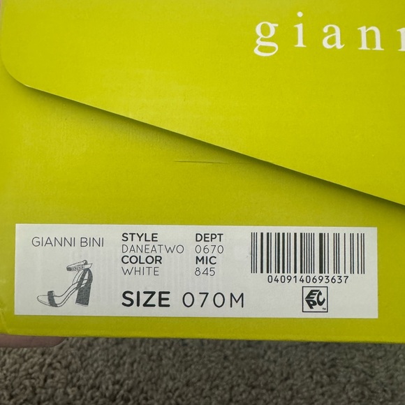 Bridal Pearl Heels – Gianni Bini White Block Heel Sandals Size 7M - Picture 4 of 4